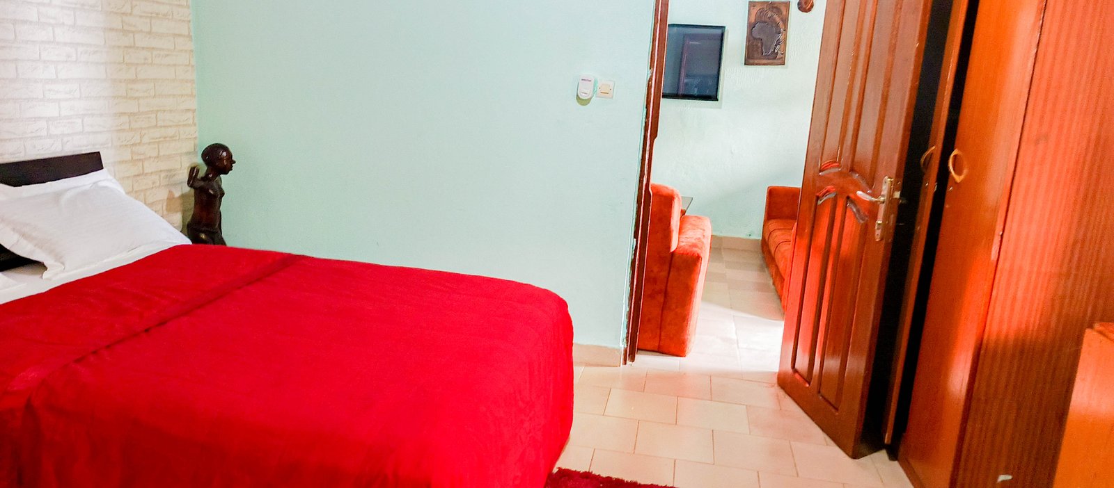 SUITES