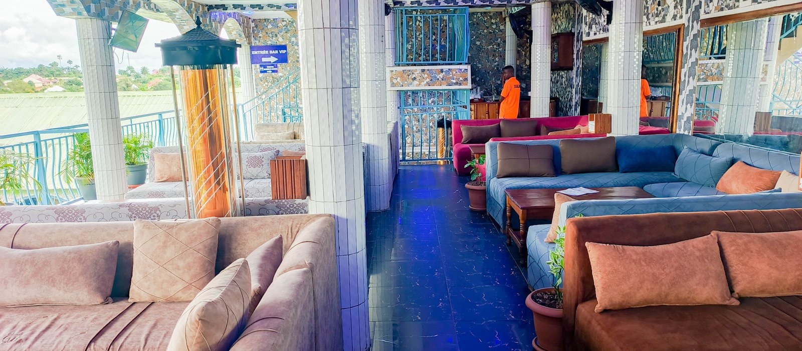 SUITES